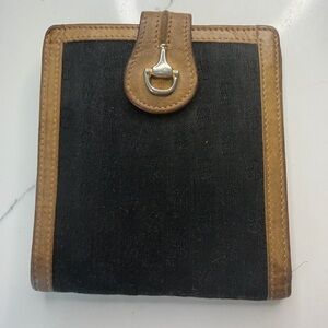 Authentic Vintage Gucci bi-fold wallet